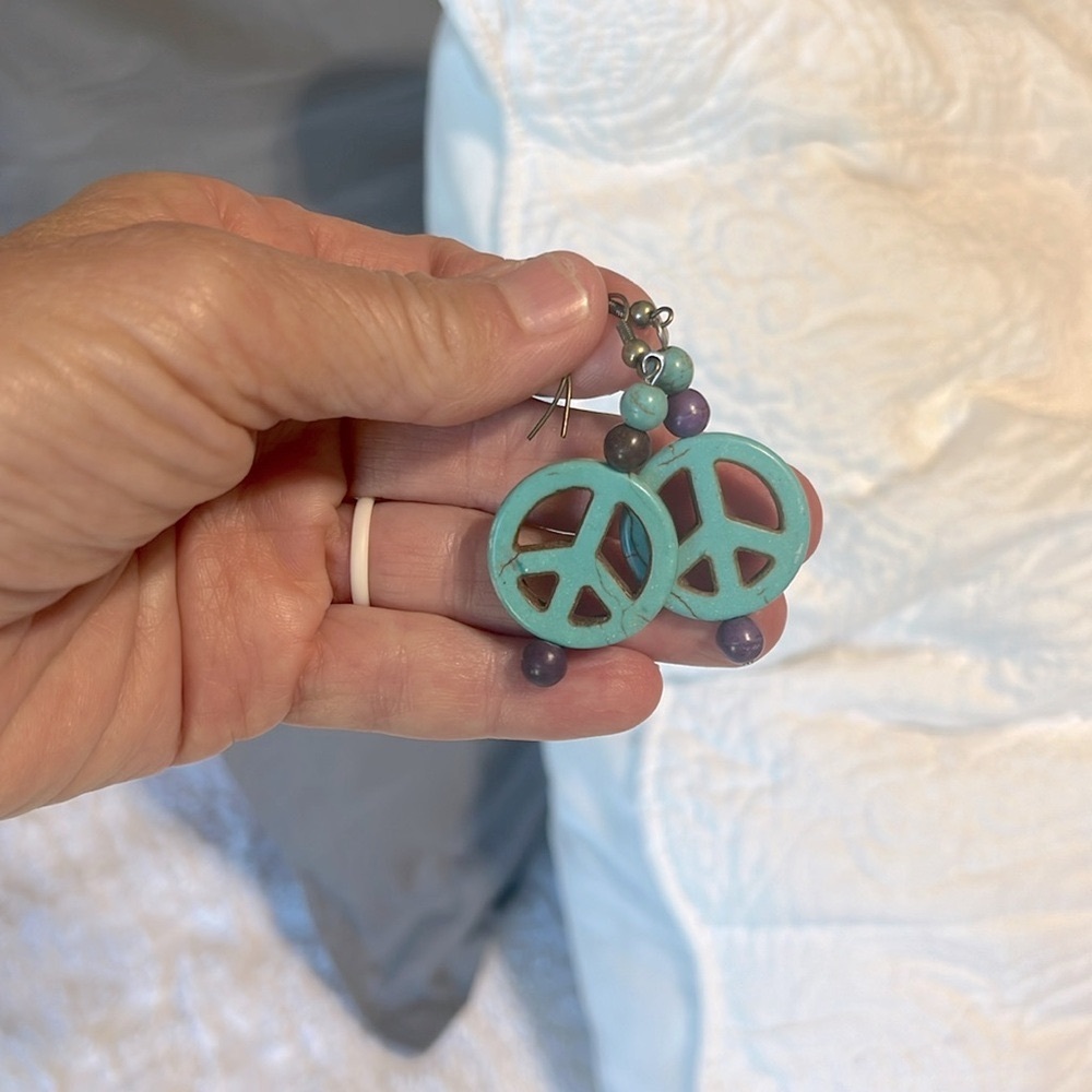 Peace Dangling earrings - Picture 3 of 5